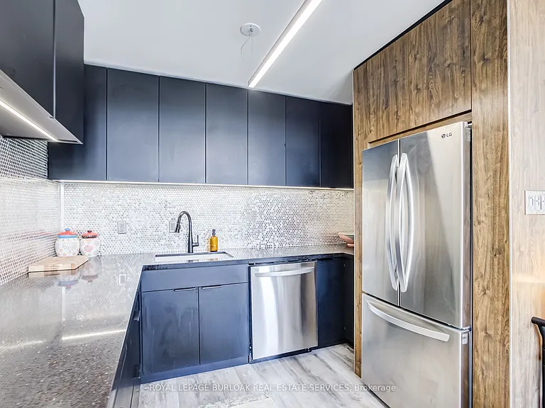 36 James St S #1403 — Photo 24