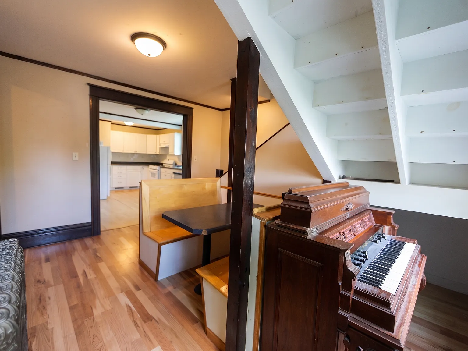 6 bed, 1900 sqft, $5,149 — Photo 4