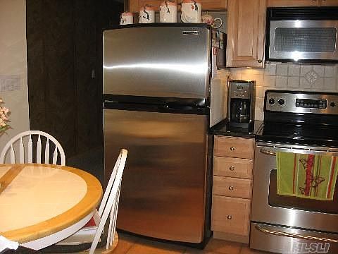 3rd image of 5015 Expressway Dr N