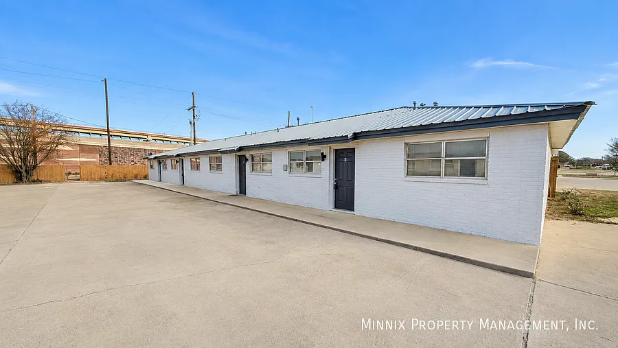 2-Bedroom Apartment for Rent in Central Lubbock | 5708 Brownfield Dr #D — Photo 2