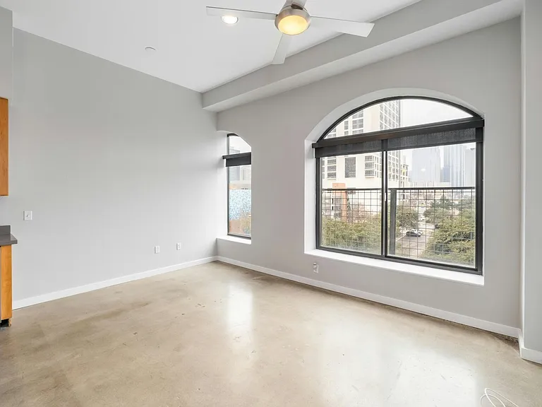 507 Sabine St #403 — Photo 3