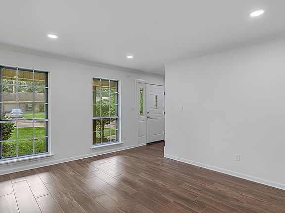 3rd image of 2020 N Kirkwood Dr