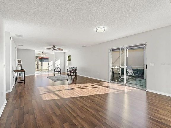 4th image of 1303 Loma Ln