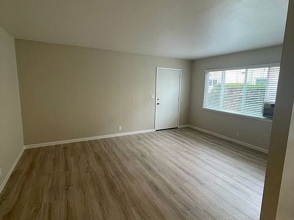 3rd image of 210 Rushmore Ln