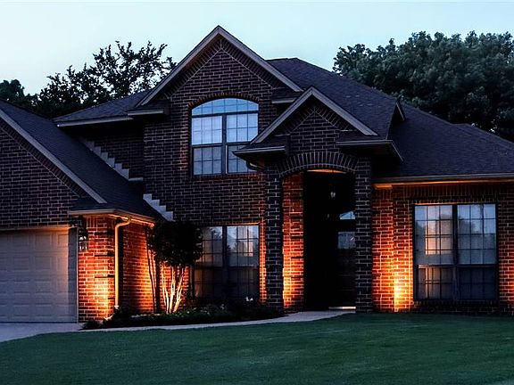 4th image of 2719 S Oxford Dr