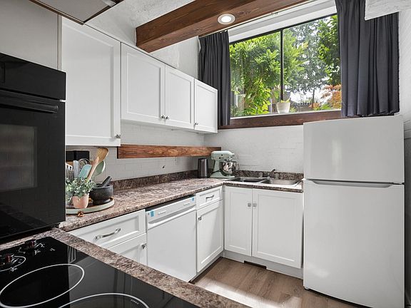 3rd image of 520 Cardiff Way