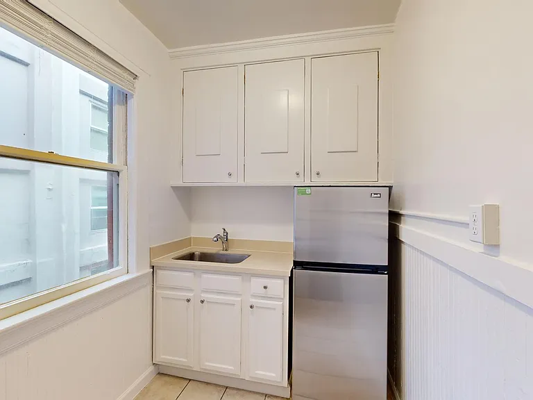 925 Geary Street — Photo 3
