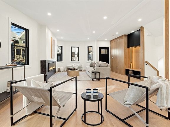 4th image of 10 Bartlett St #1