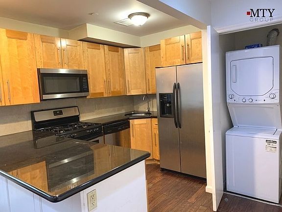4th image of 42-61 Hunter St #4