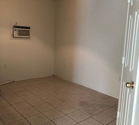 4th image of 1846 E Washington St #4