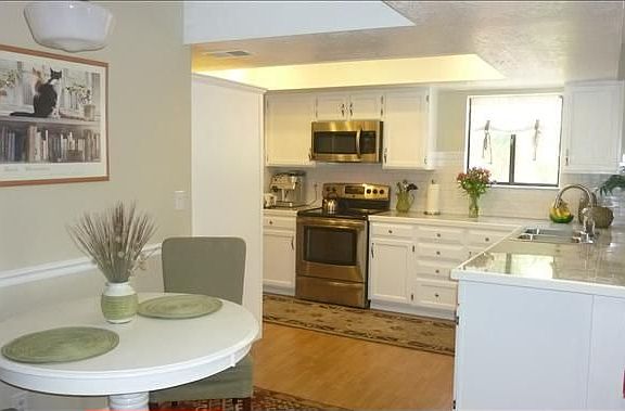 2nd image of 7206 Yorktown Pl NE