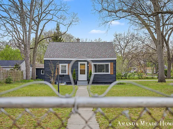 1223 40th St SW, Wyoming, MI 49509