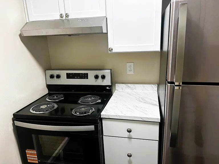 Burnet Park Apartments — Photo 27