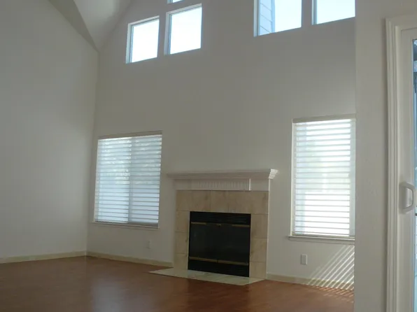 207 Bowsprit Ln, Foster City, CA 94404