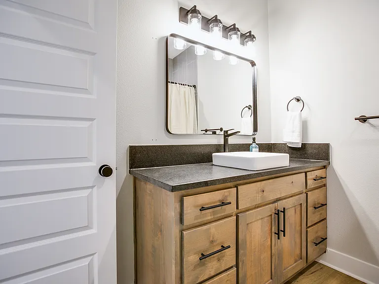 1009 Holiday Dr — Photo 13