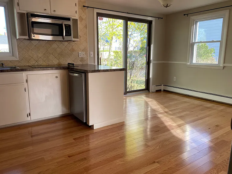 236 Spooner Ave — Photo 6