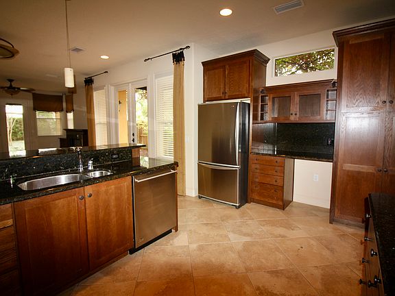 5th image of 1122 Aragon Ave