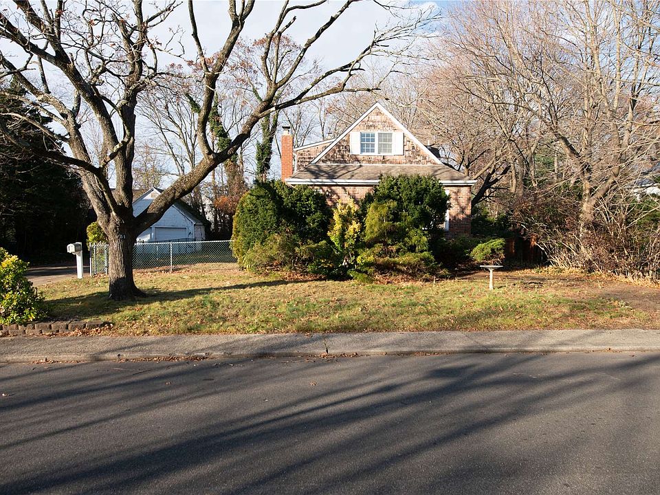 51 W Lake Drive, Amityville, NY 11701 Zillow