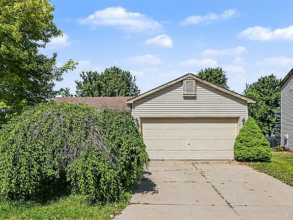 2nd image of 1754 Tulip Ln
