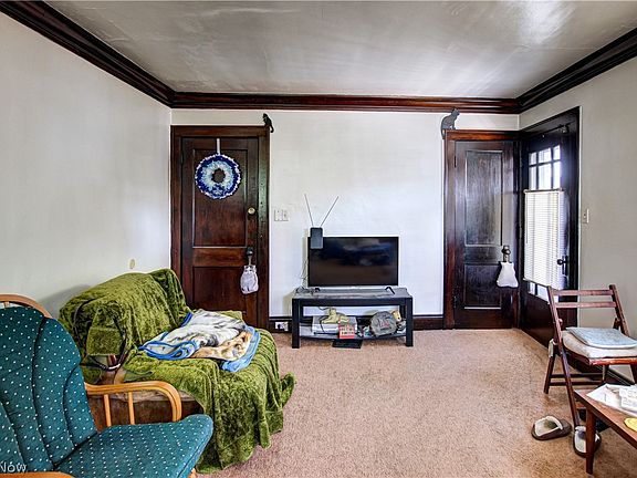 5th image of 2189 W 105th St