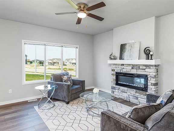 5th image of 16605 Oakwood Dr