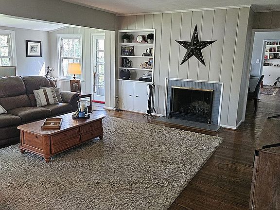 2nd image of 10153 Springwood Dr