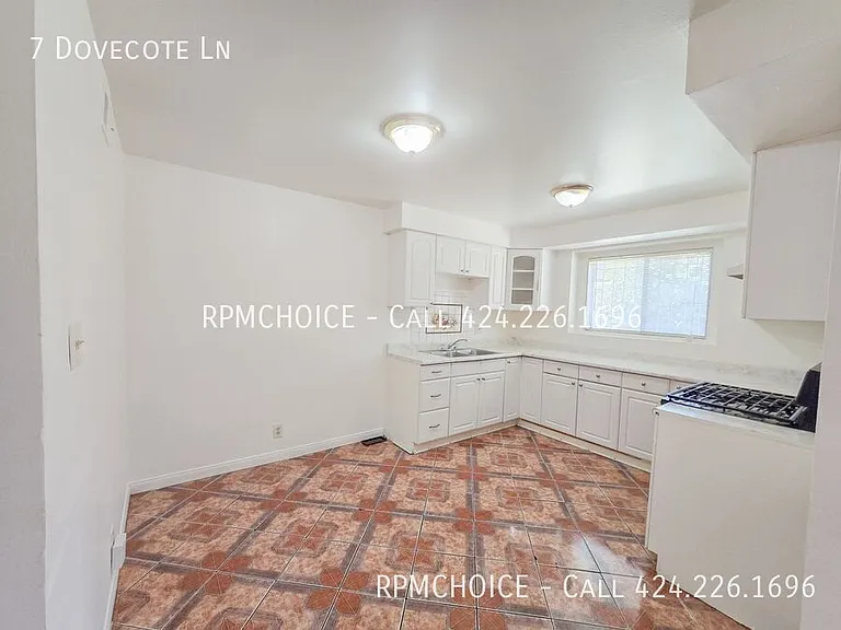 7 Dovecote Ln — Photo 6