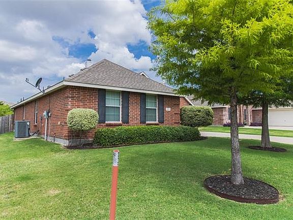 3rd image of 111 Hickory Creek Dr