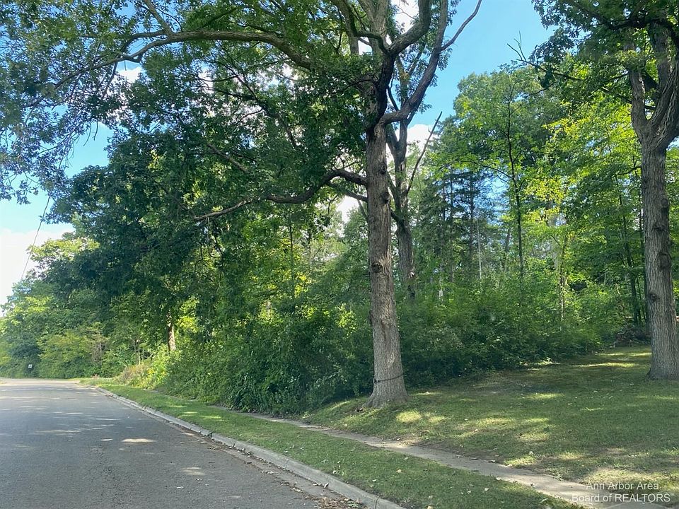 1st image of 255 Park Lake Ave