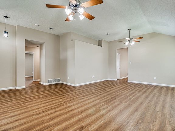 3rd image of 2105 Emerald Oaks