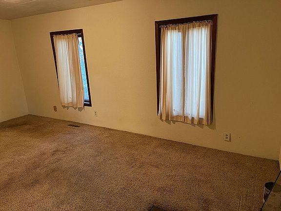 3rd image of 805 W Montgomery St