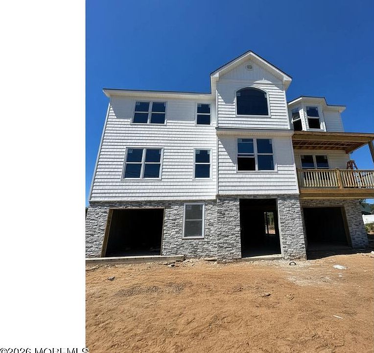 1st image of 425 Bayview Avenue