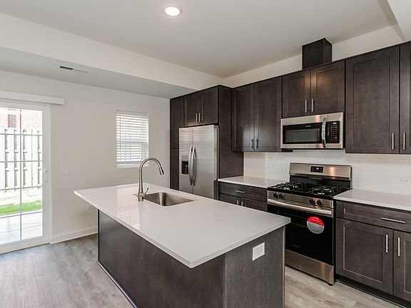 4th image of 1436 Naperville Wheaton Rd #112