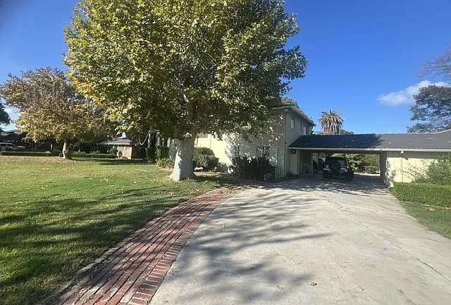 1702 Whitley Ave — Photo 3