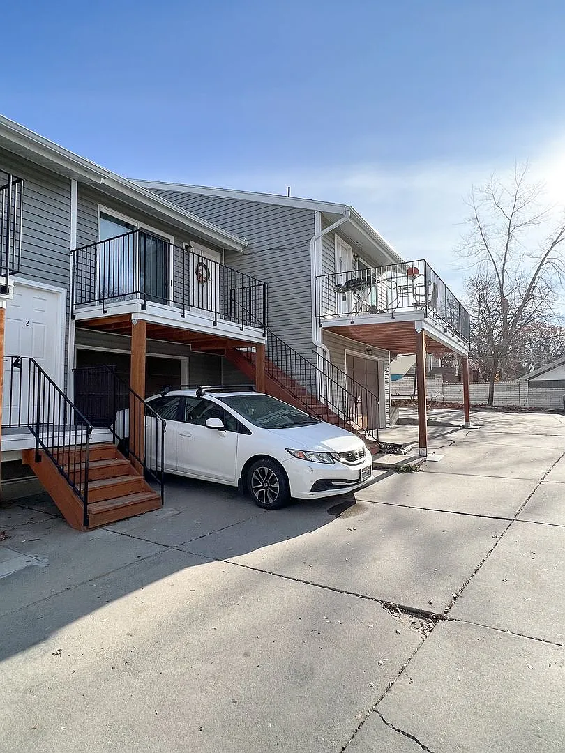 Gund1800 (4Plex) — Photo 1
