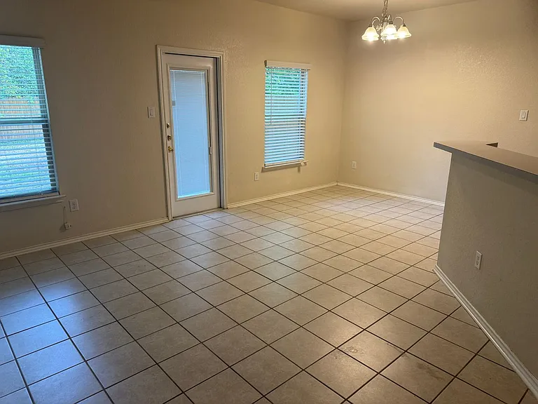 1427 Denver Blvd — Photo 11