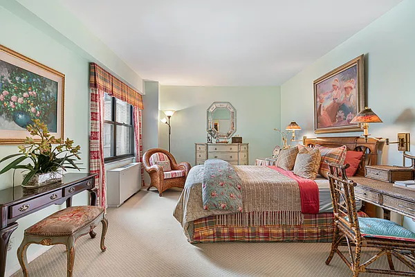Sold by R New York | media 5