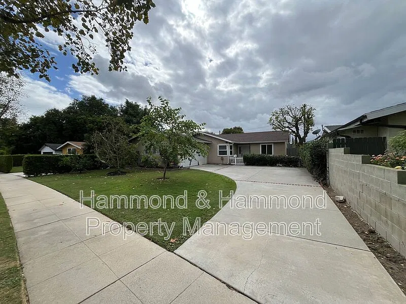 4 bed, 3.0 bath, 1658 sqft, $4,900 — Photo 2