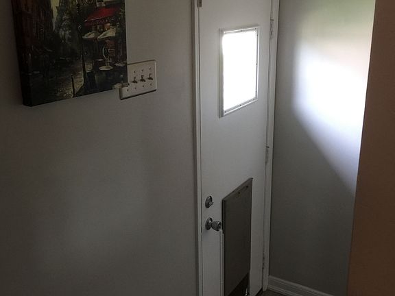 3rd image of 810 W 12th St