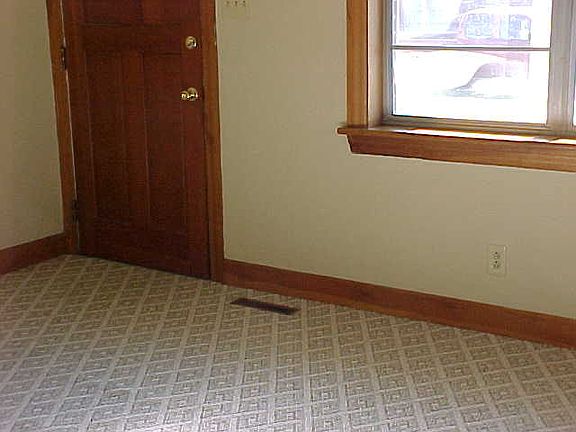 2nd image of 829 Hamilton St