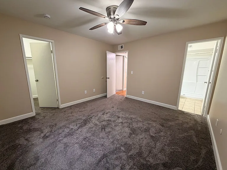Portofino Apartments — Photo 14