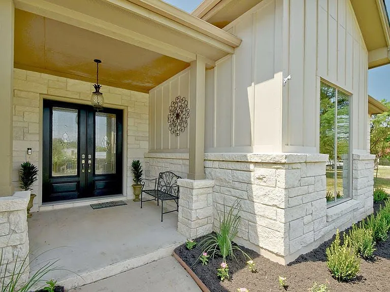 1006 Lipan Trl — Photo 3