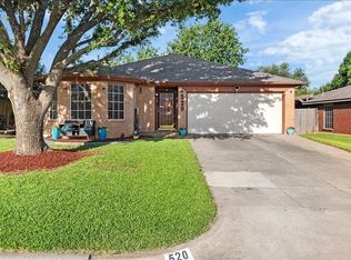 520 Hollyberry Dr, Mansfield, TX 76063