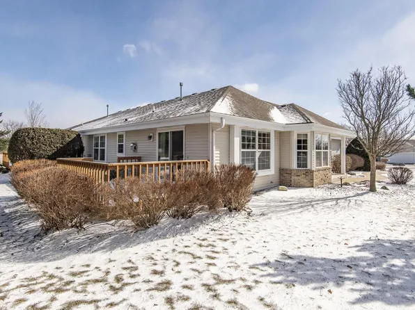 W141N9755 Knollcrest CIRCLE, Germantown, WI 53022