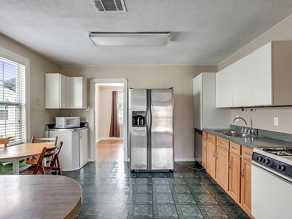 2nd image of 720 Harang Ave