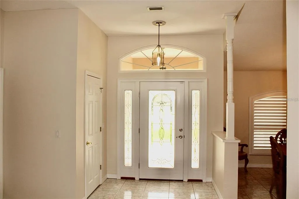 3 bed, 2.0 bath, 2095 sqft, $2,595 — Photo 3