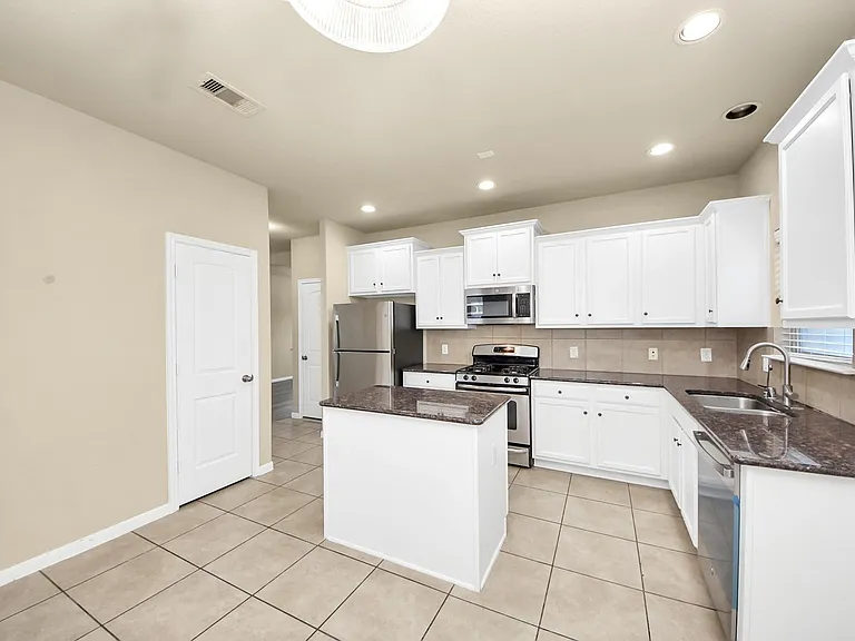 6106 Grassy Haven Ln — Photo 19