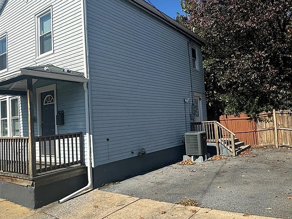 3rd image of 911 Guilford St