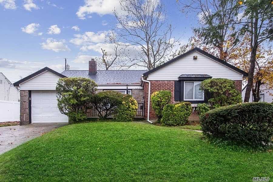 1st image of 687 Lorentz St