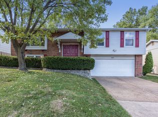 1457 McKelvey Rd, Maryland Heights, MO 63043